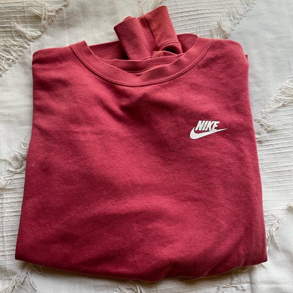 Nike women’s crew neck size medium